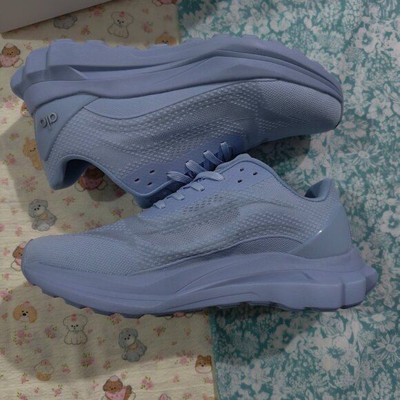 Alo Yoga Men's Mesh Running Shoes - Picture 6 of 8